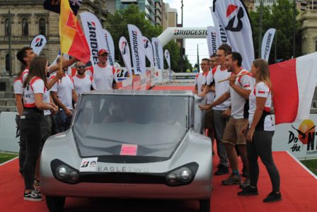 Lodz Solar Team z pojazdem elektrycznym
