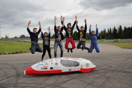 Studenci z pojazdem Eco Arrow